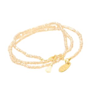 Bracelet triple con pompon dorado/beige