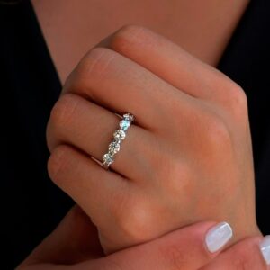 JE Shop Moissanite Ring