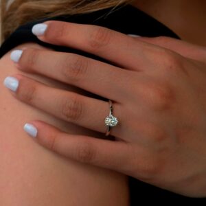 JE Shop Moissanite Ring