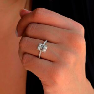 JE Shop Moissanite Ring