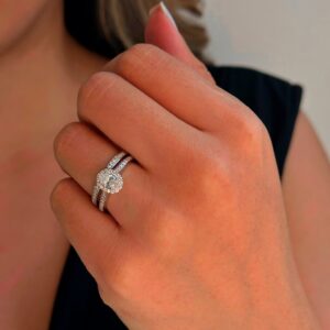 JE Shop Moissanite Ring