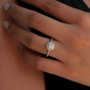 JE Shop Moissanite Ring