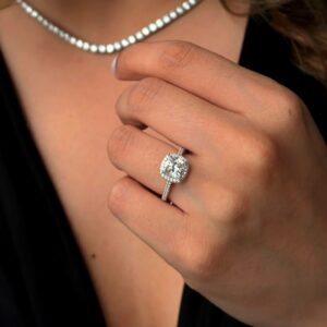 JE Shop Moissanite Ring