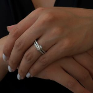 JE Shop Moissanite Ring